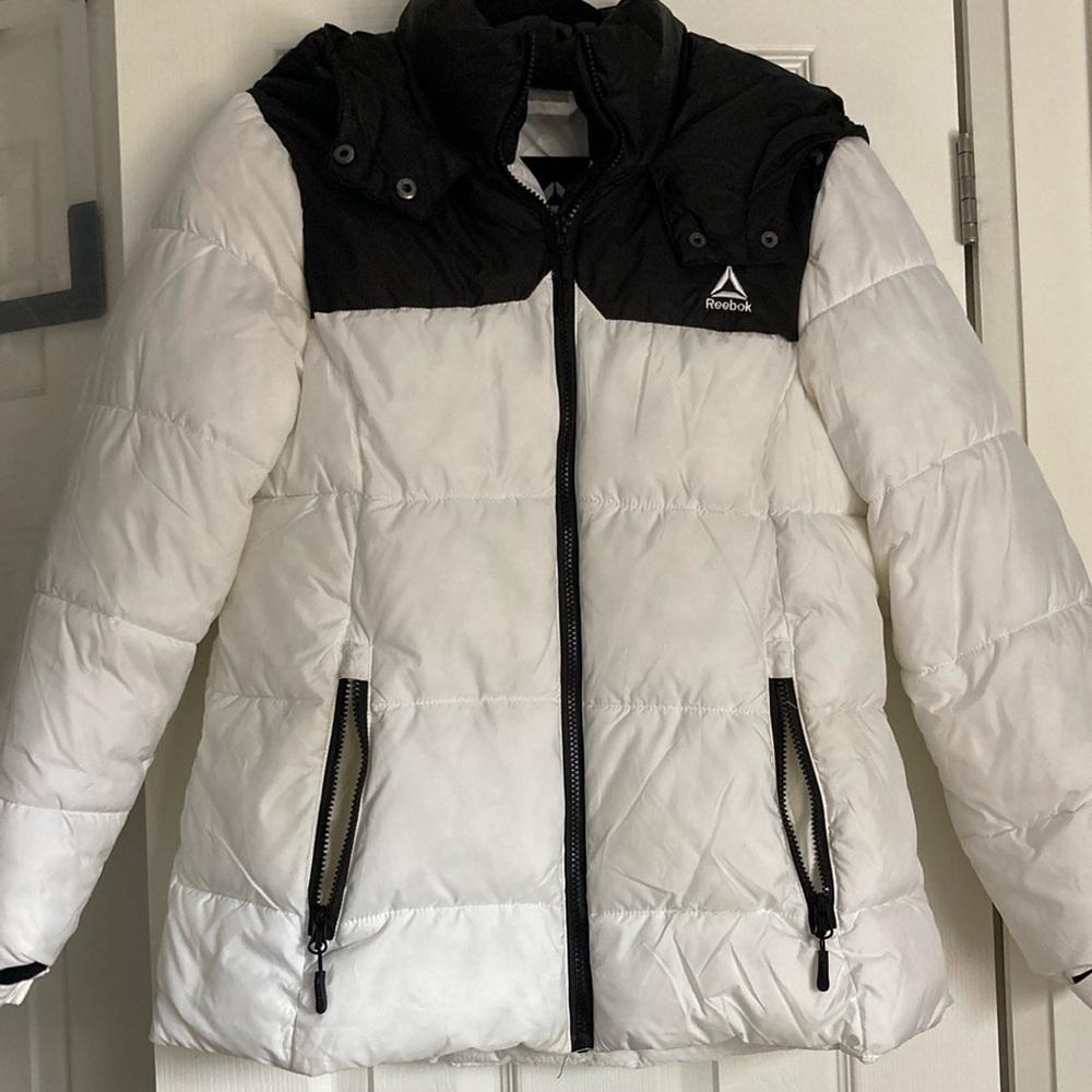 🎉2/$20🎉 Reebok Black and White Puffer Jacket